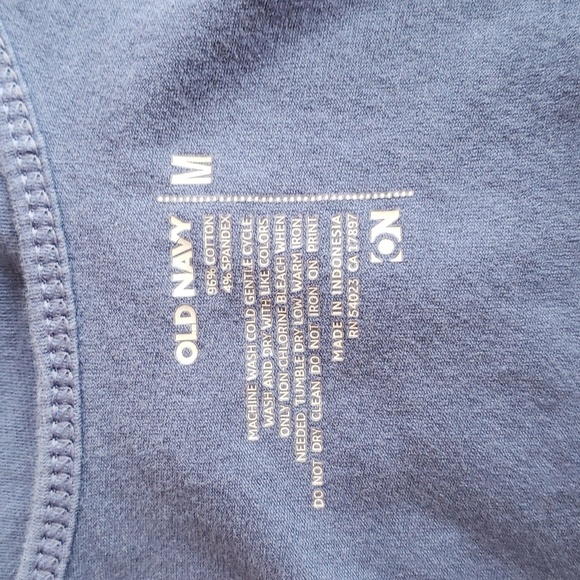 Old Navy t-shirt - Picture 3 of 3